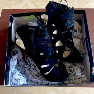 All black suede rock republic 8 1/2 4” heel